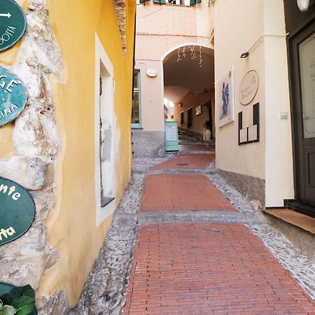 Апартаменты Casa Della Nonna Teresa Бордигера Экстерьер фото